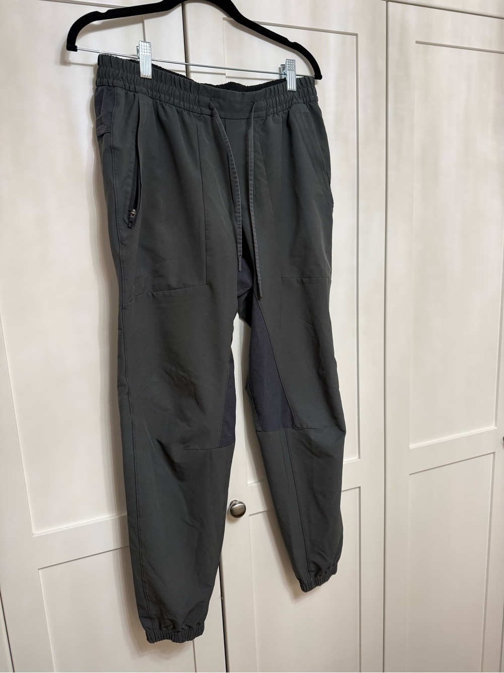 Men's Lululemon License to Train Elastic-Waist Jogger Pants in Dark Gray
